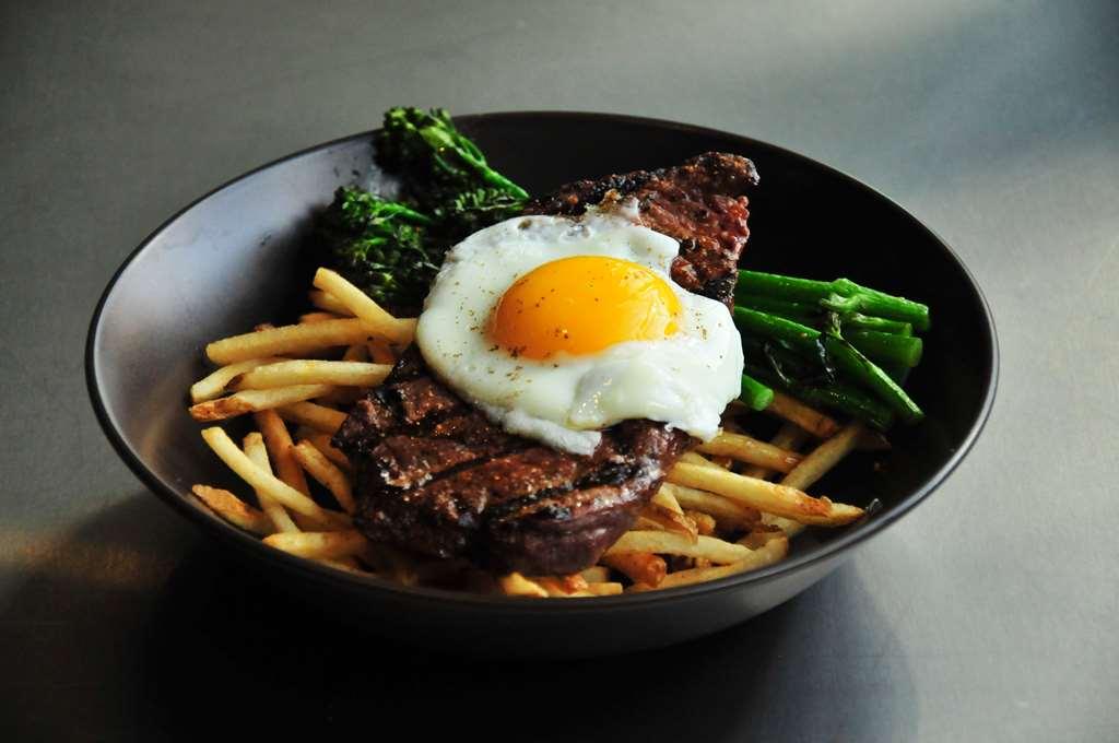 แคริจ เฮาส์ อินน์ คาลการี ร้านอาหาร รูปภาพ